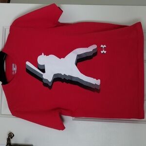 Boy's Under Armour heat gear red short sleeve shirt, M